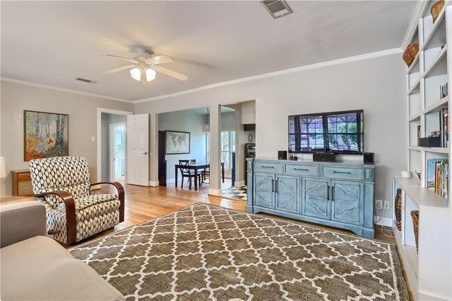 Photo - 1504 Hillmont St