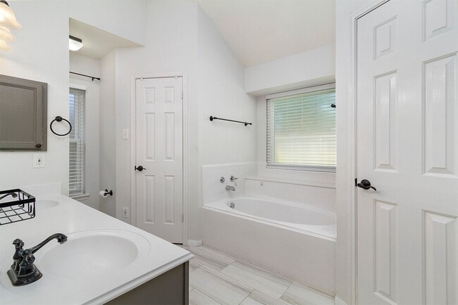 Photo - 2918 Abbey Field Dr