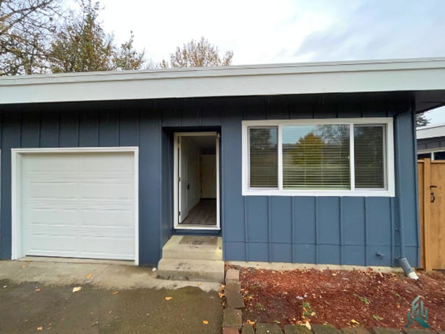 Building Photo - Southeast Bridgeway Avenue Unit 195