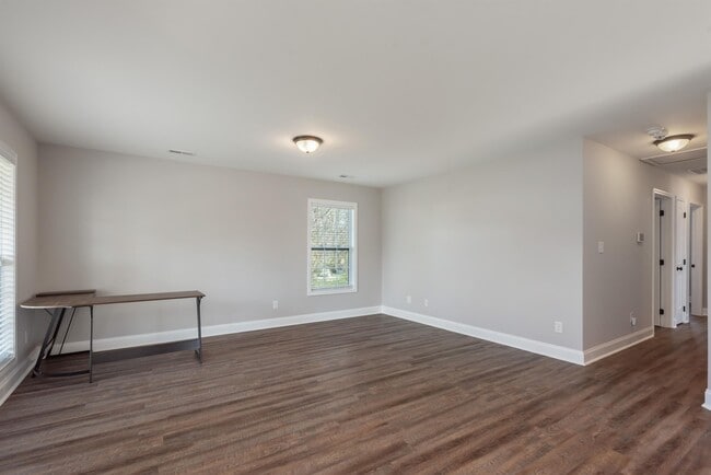 Photo - 253 W Watt St