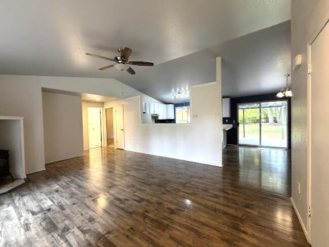 Photo - Spacious living with city access 3 bed 2 b...