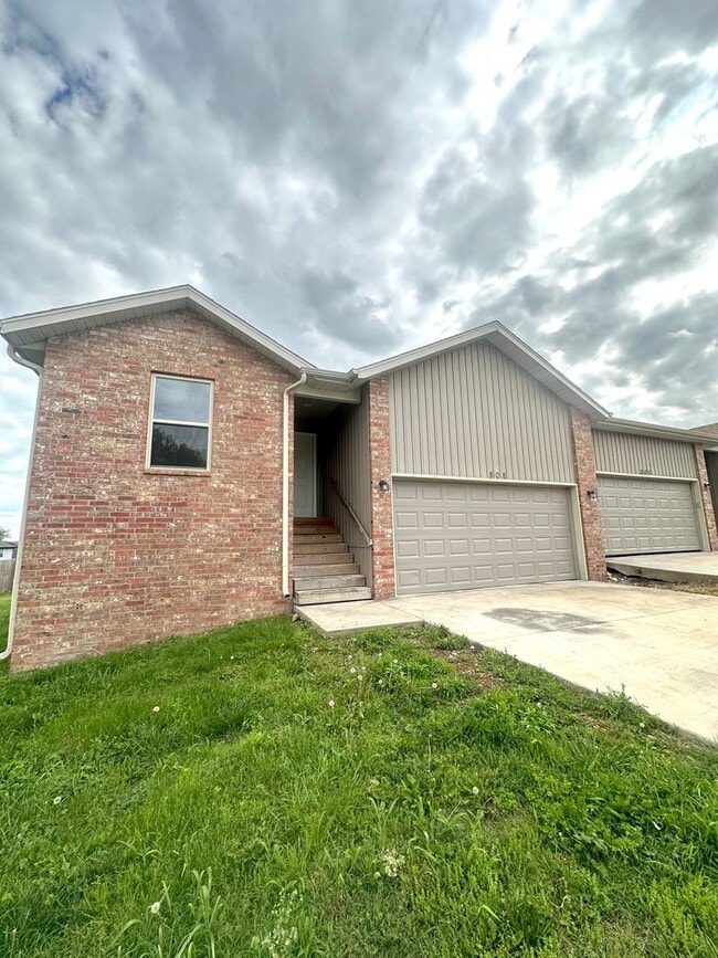 Photo - Comfortable 3 Bed Duplex in Convenient Ozark Location