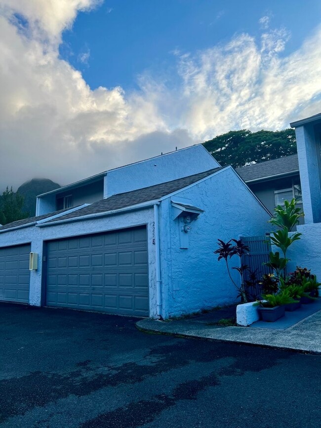 Updated 2-story TH with front yard & back ... - Updated 2-story TH with front yard & back ... Townhome