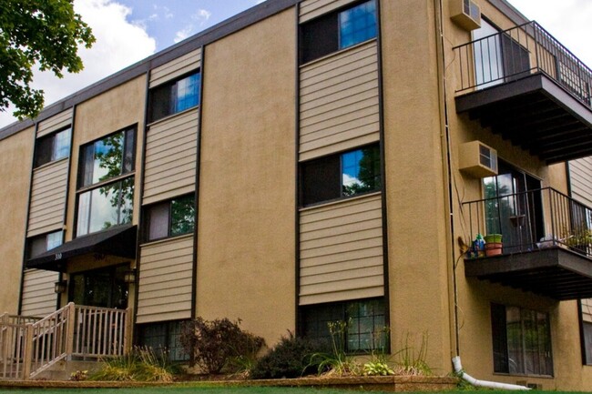 Building Photo - 310 8th St SE Rental