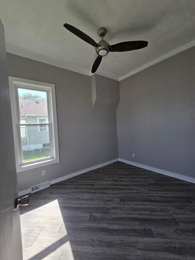 Photo - 612 1st Ave W