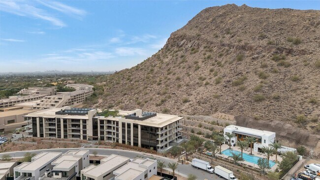 5000 N Camelback Rdg Dr