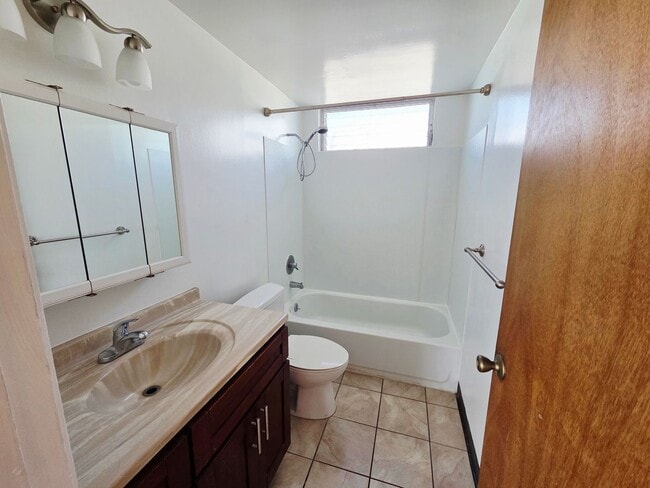 Photo - McCully/Moiliili - Near UH, Waikiki, Shopping & Restaurants Unit 201