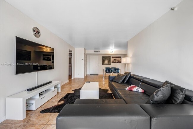 Photo - 290 174th St St Unit 511