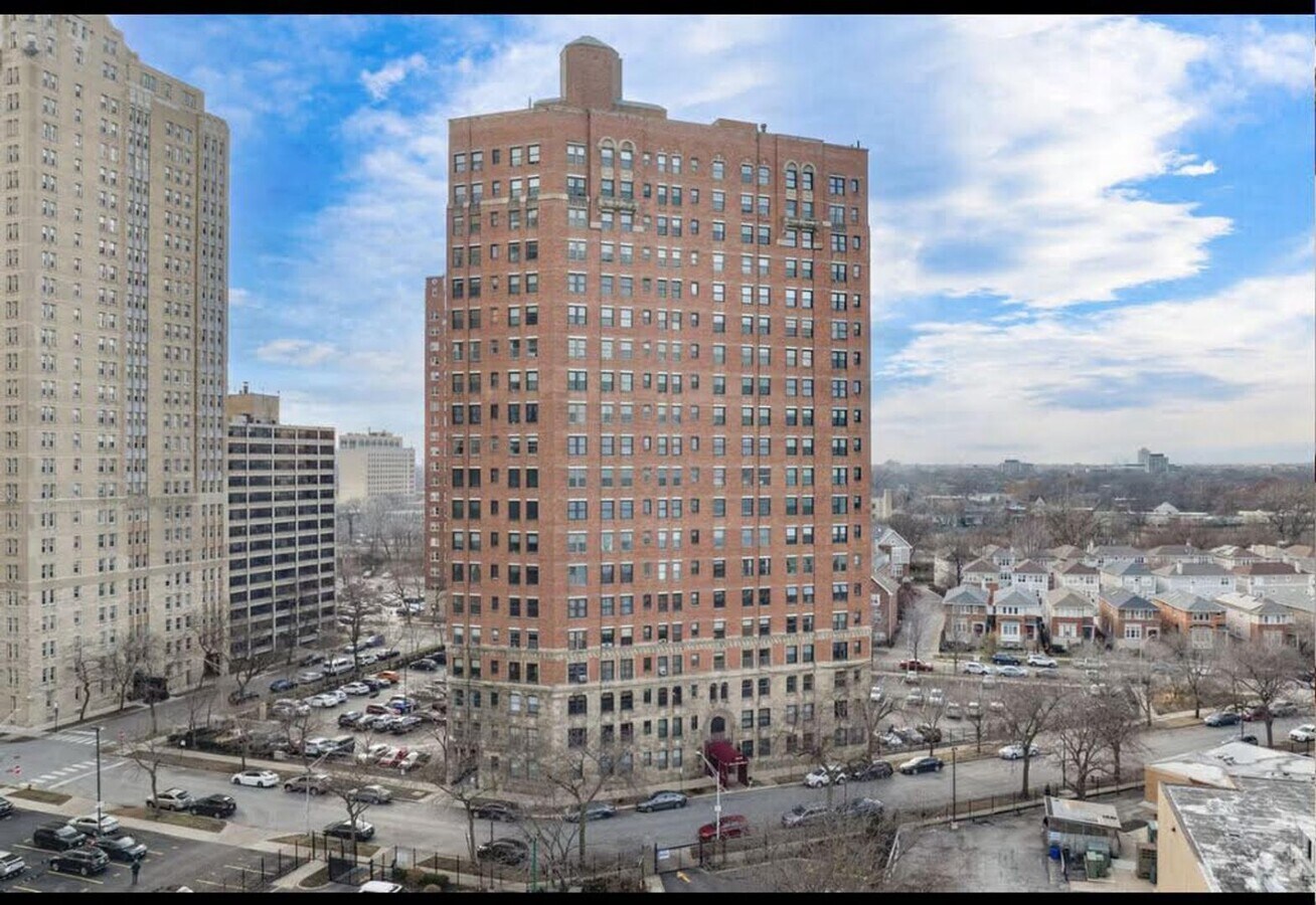 Spacious Condo Unit For Rent Facing Lake Michigan - Spacious Condo Unit For Rent Facing Lake Michigan Unit 15C