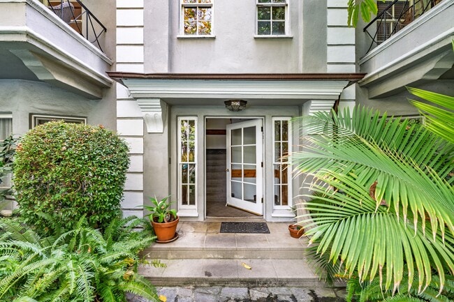 Photo - 1321 Hayworth Ave