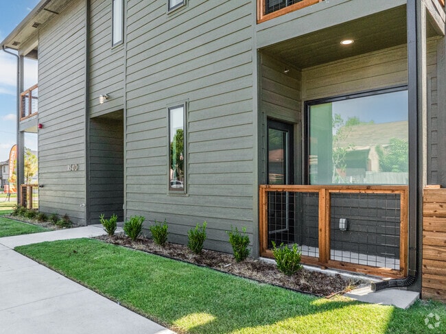 Porch - Blackwelder Apartments