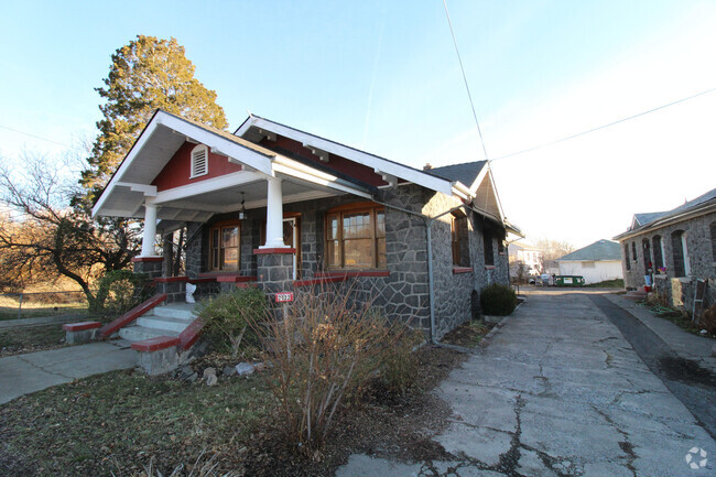 Building Photo - Main St Duplex Unit Main2024 Rental