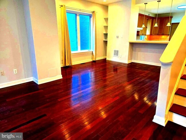 Photo - 757 Girard St NW