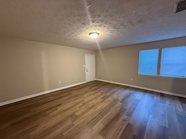 Building Photo - 204/206 Michele Dr Unit 206 Michele Dr