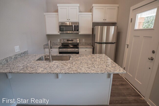 Photo - 2 br, 2 bath House - 636 N Honey Locust Bend