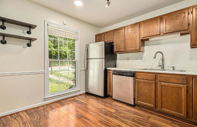 Photo - 1629 Ashwood Ln