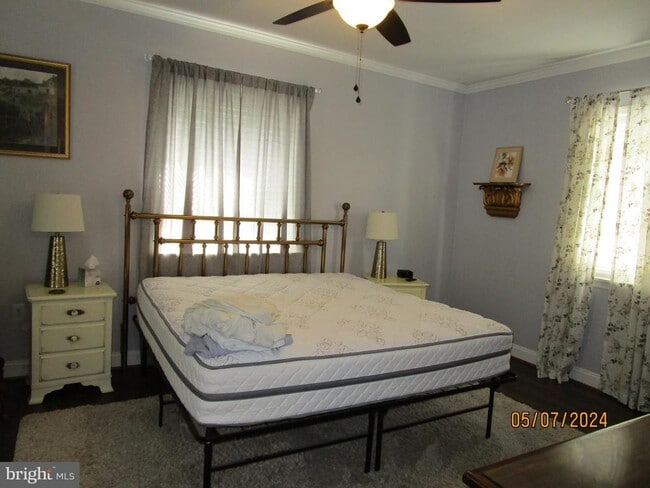 Photo - 148 E King St