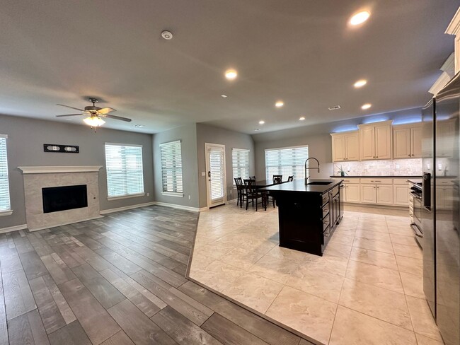 Photo - 3 bed, 2 bath -Aspen Pond