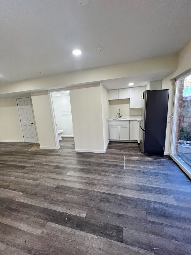 Building Photo - 4518 Clay St NE Unit BASEMENT APT