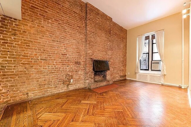 Building Photo - 106 E 30th St Rental