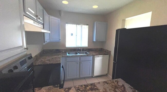 Photo - 2185 Pretty Ln