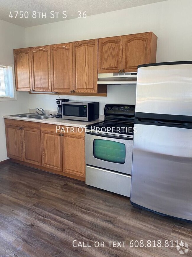 Building Photo - Studio with kitchenette in Wisconsin Rapid... Unit 36 Rental