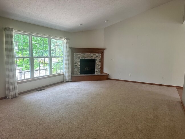 1052 Arrowhead Dr