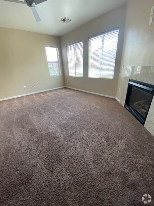 Building Photo - 4 Bedroom Corner Lot Rental
