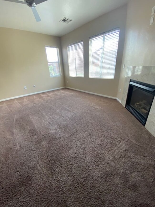 Building Photo - 4 Bedroom Corner Lot Rental