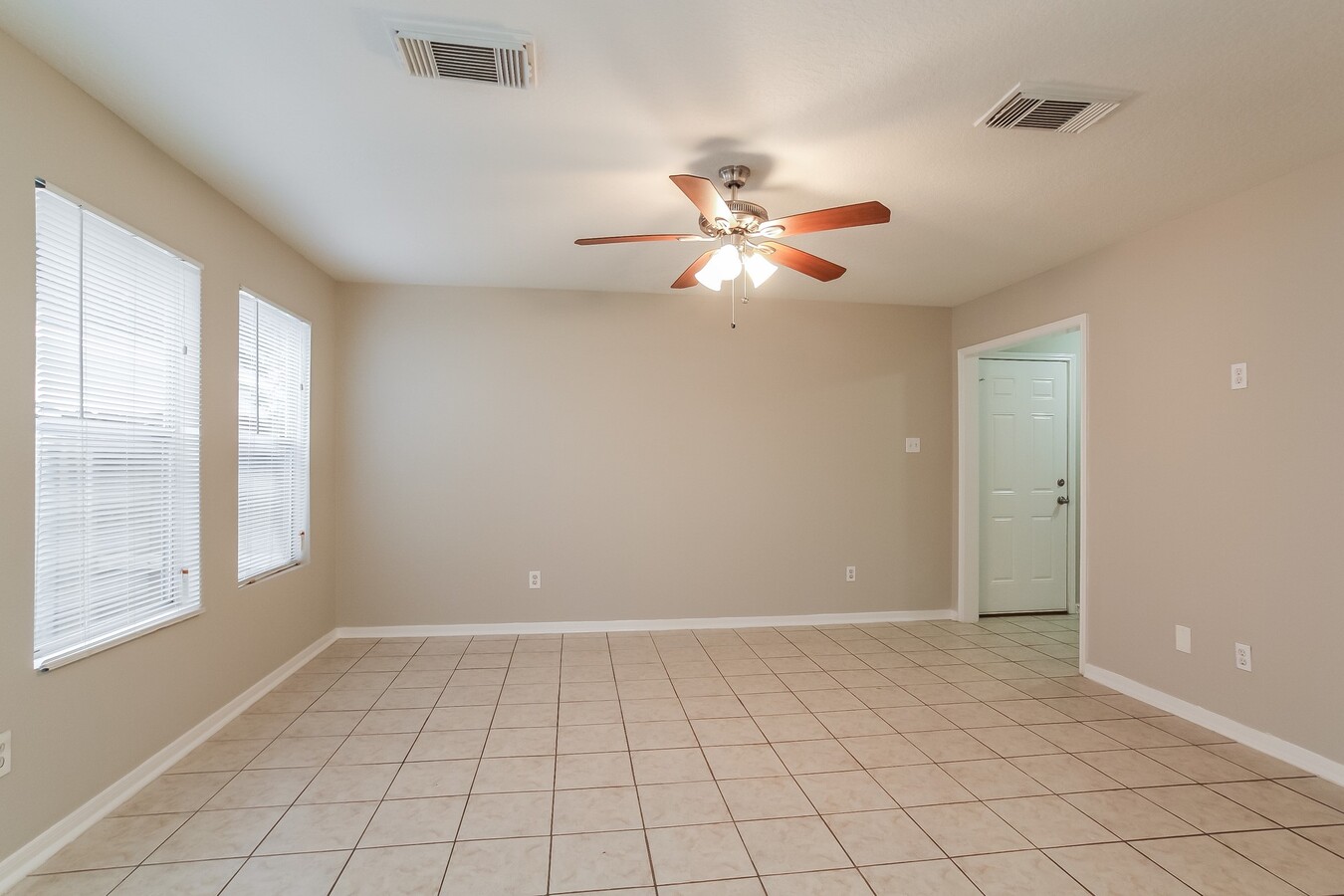 Photo - 947 Leadenhall Cir