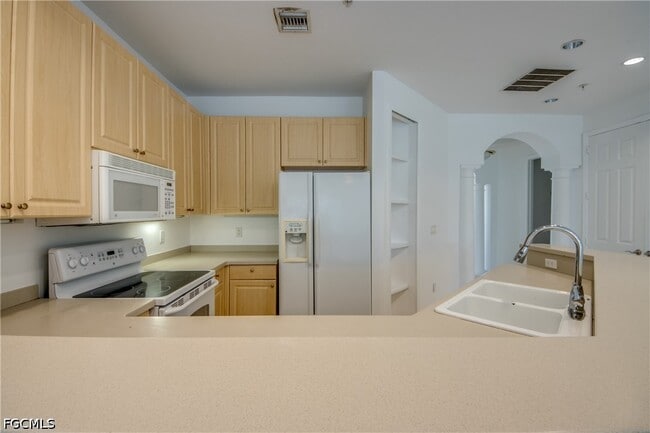Building Photo - 15250 Riverbend Blvd Unit 204
