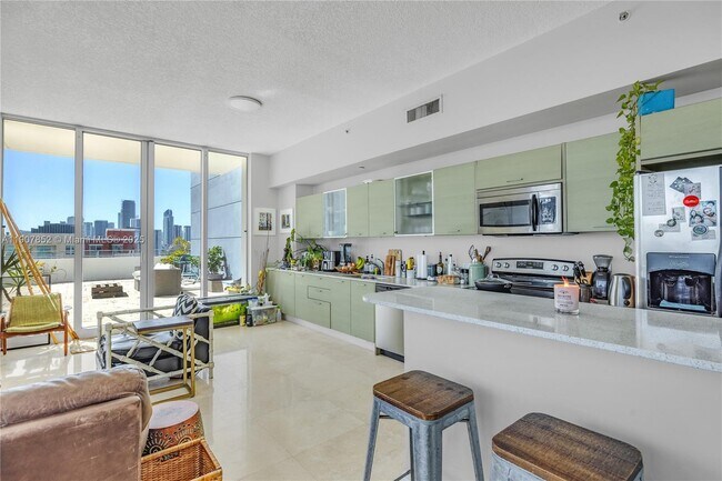 Photo - 350 NE 24th St Unidad 1201