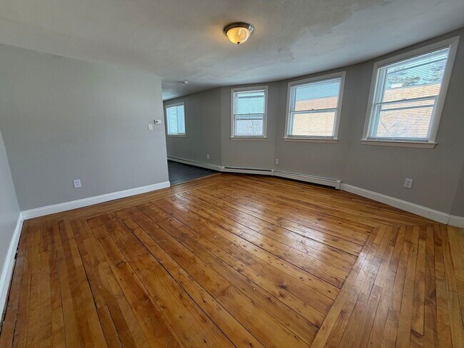 Photo - 682 Beech St Unit 3