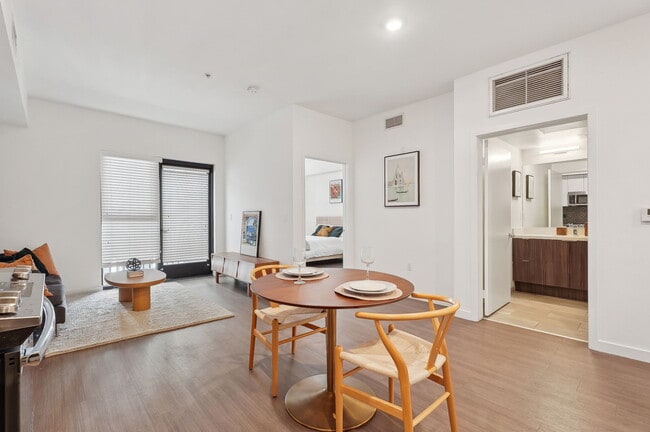 Photo - Luna On Wilshire Apartments