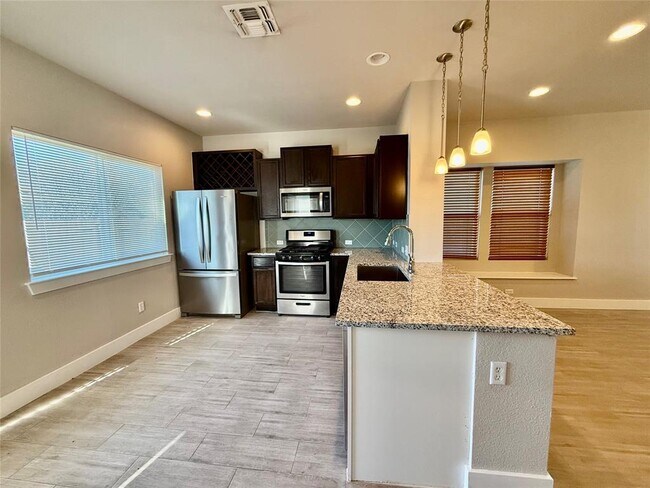 Photo - 103 Frasier Dr