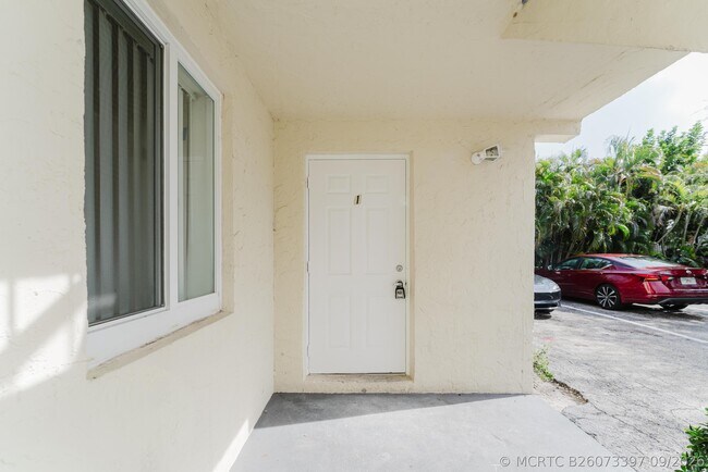 Building Photo - 1220 NW 16th Ave
