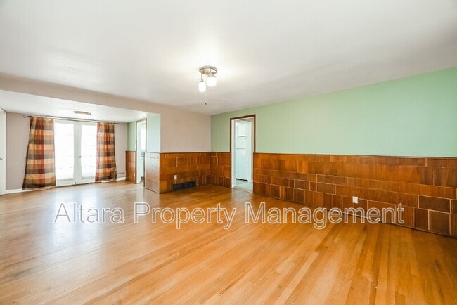 Photo - 2123 Robin Dr