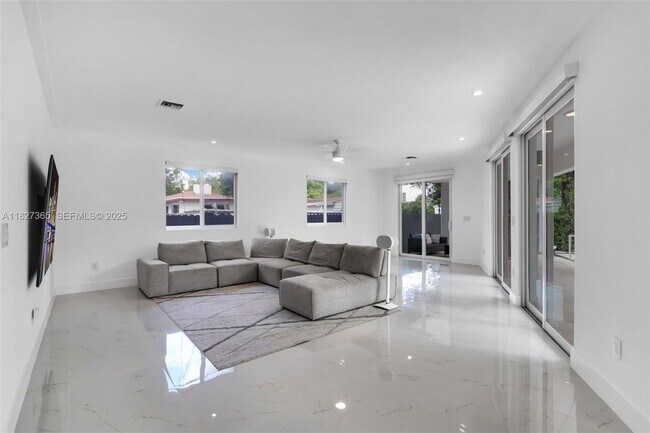 Photo - 2510 SW 2nd Ave