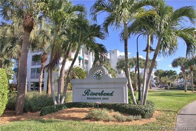 Building Photo - 184 NE Edgewater Dr Unit 1001