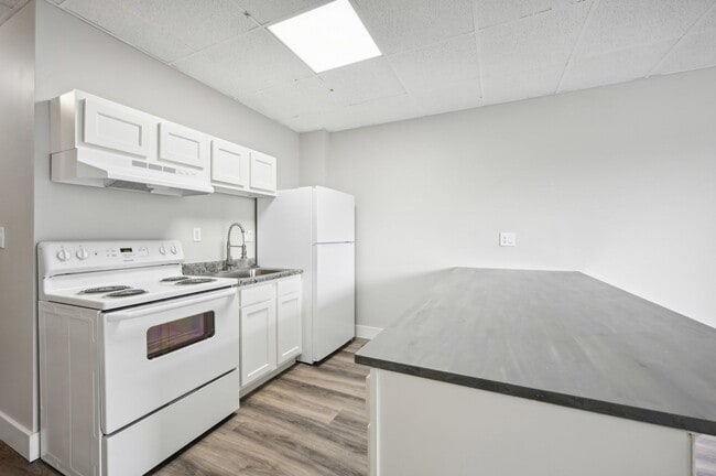 Building Photo - Beautiful Apartments Unit 238