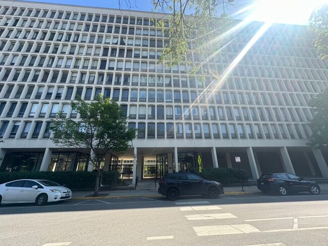 Building Photo - 1401 E 55th St