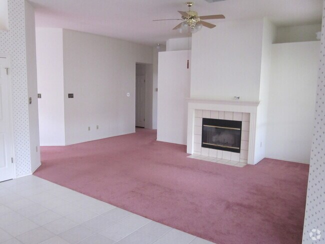 Building Photo - 3 Bedroom 2 Bathroom Home-Georgetown