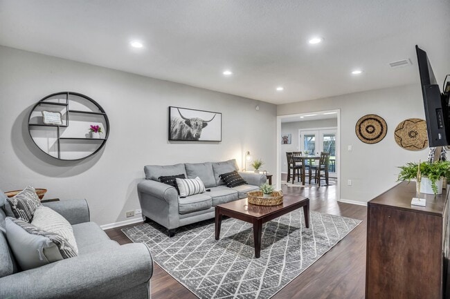 Photo - 3301 East Dr