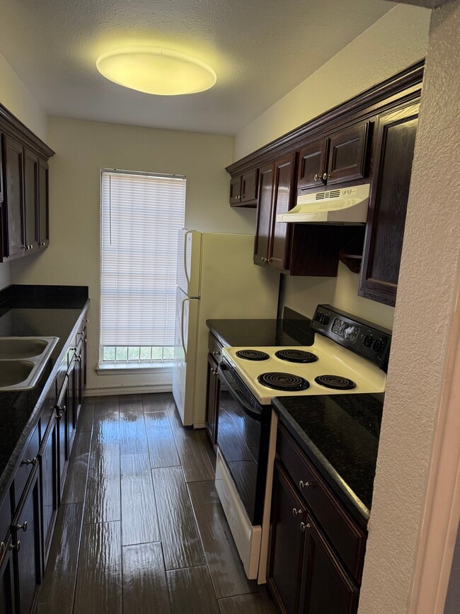 Building Photo - 2304 Shidler Dr Unit 61