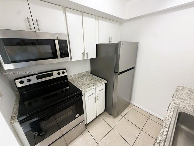 Building Photo - 7340 SW 82nd St Unit C205