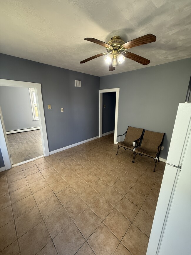 Building Photo - 4 Pearl St Unit 2