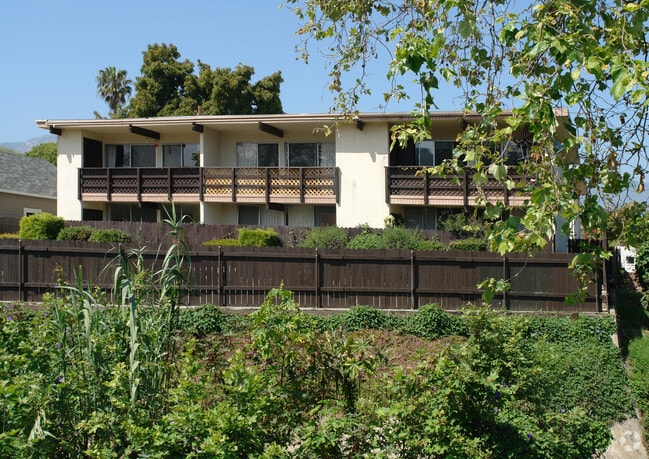 Photo - Holiday Plaza Apartments