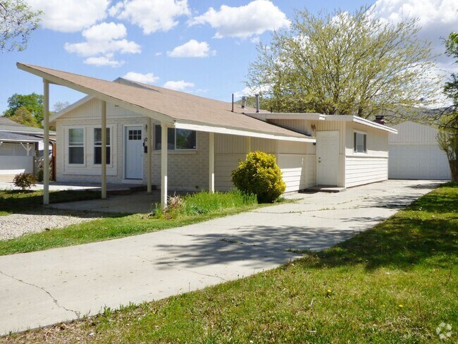 Building Photo - Remodeled 3 Bd 2 Bath Home with Garage
