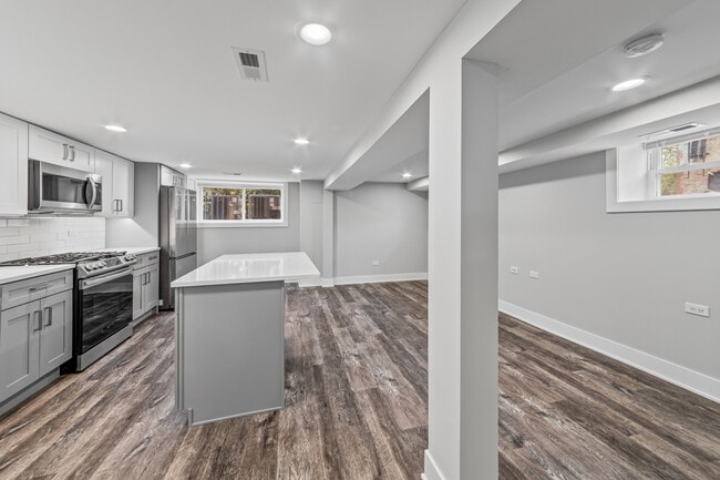 Photo - 2144 W Shakespeare Ave Unidad GDN