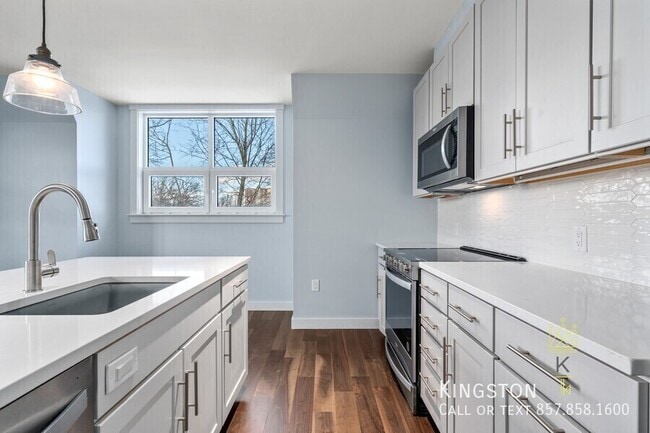 Building Photo - 136 Babcock St Unit 312R